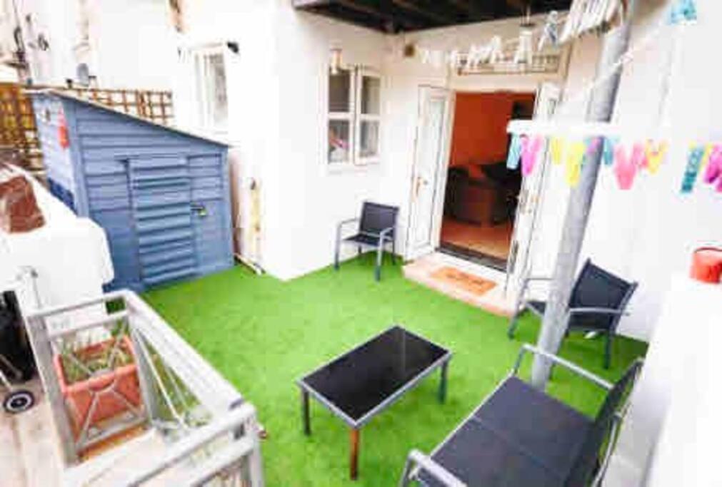 Lovely Two Bedroom Apartment, With Private Garden! Appartement *