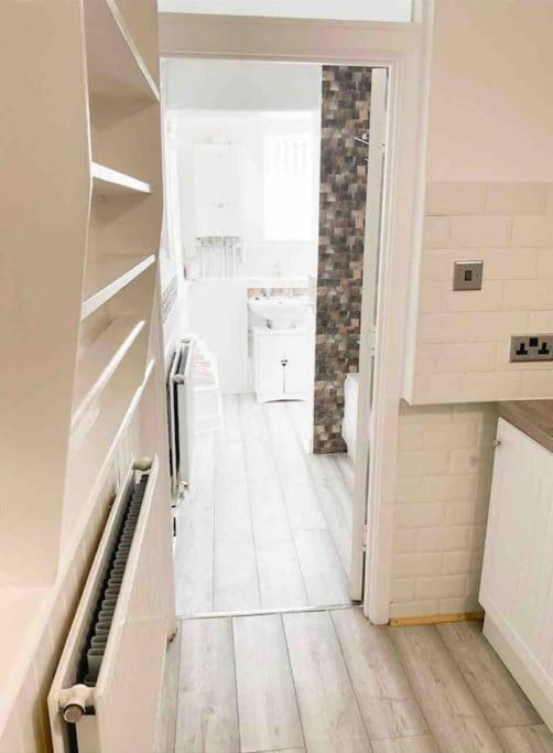 Lovely Two Bedroom Apartment, With Private Garden! Appartement *