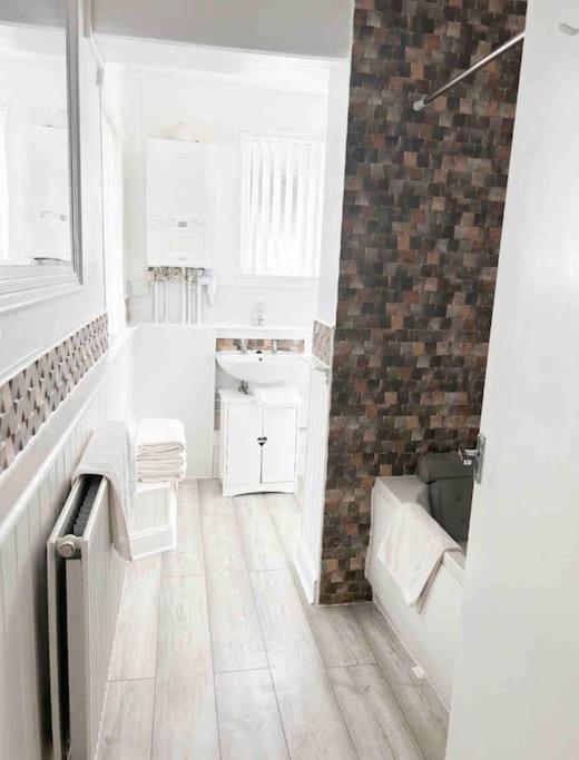 Appartement Lovely Two Bedroom Apartment, With Private Garden! *